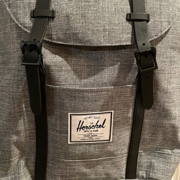 Herschel Retreat 19.5 L Backpack with 15” Laptop Compartment NWTs Grey - Picture 7 of 8